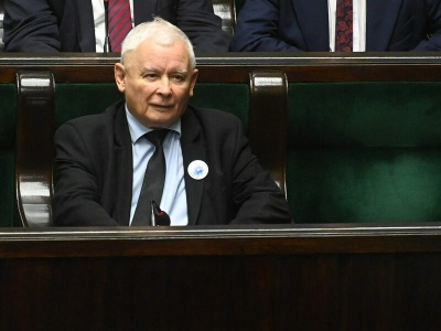 Jarosław Kaczyński dostał po kieszeni. Pominął kilka słów, będzie musiał zapłacić