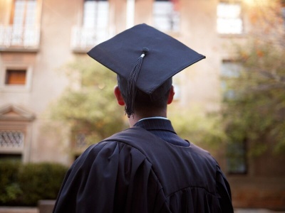 Ewolucja rynku pracy, specjalizacja, nowe zawody. Czy warto jeszcze iść na tradycyjne studia?