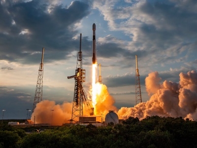 Kosmiczna wpadka SpaceX. Satelity Starlink skazane na upadek