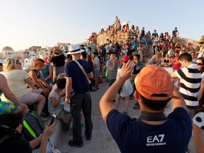 Turystyczna perła Grecji ma ciemną stronę. Nie wszystko wygląda jak na zdjęciu