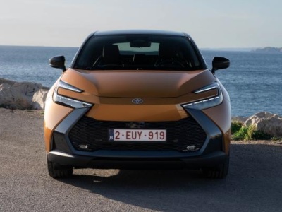 Toyota chce namieszać na rynku hybryd plug-in. C-HR w takim wydaniu mocno potaniał