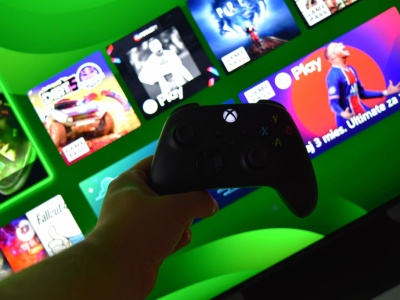 Xbox Series S najtaniej. Dlaczego warto wybrać konsolę bez optycznego napędu?