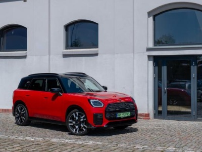 MINI Countryman SE zaskakuje. Powiesz o nim wszystko, tylko nie „mini”. Test