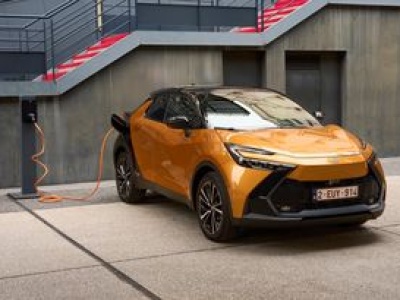 Toyota C-HR plug-in z dużym rabatem. Teraz to ma sens