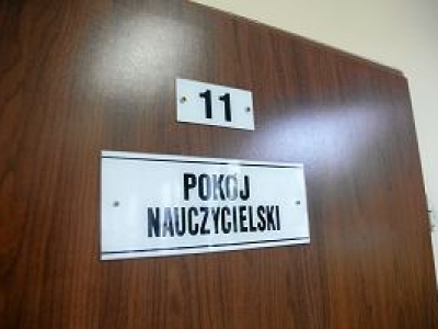 Szkolne etaty świecą pustkami. Tysiące wakatów, a nauczycieli brak. 