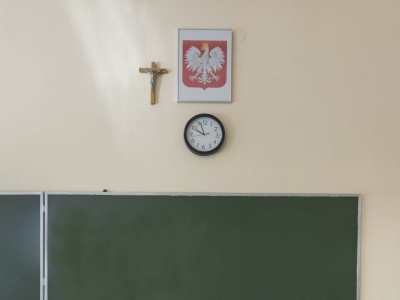 Sprytne posunięcie MEN. Od września 2025 tylko jedna lekcja religii w szkołach