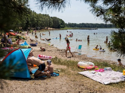 Niemal 30 osób z objawami tajemniczego zatrucia. Wszystkie kąpały się w jeziorze