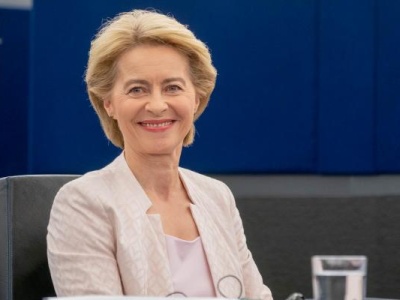 Ursula von der Leyen chce podtrzymania zakazu sprzedaży aut spalinowych od 2035 roku. Wyjątki wchodzą w grę