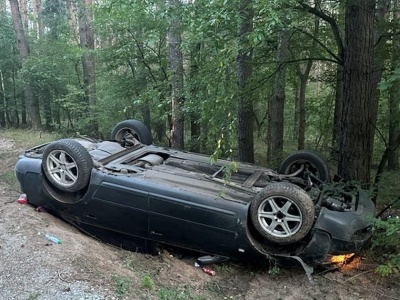 Nieodpowiedzialny kierowca swoją szarżę skończył w rowie