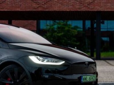 Najniższa marża od 5 lat i kolejne opóźnienia. Tesla znów ma problemy