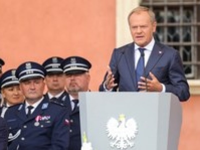 Tusk obiecuje policji dodatkowy miliard złotych