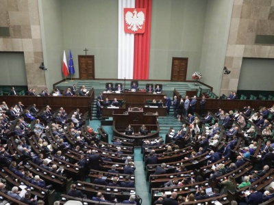 Dwie ustawy reformujące Trybunał Konstytucyjny przyjęte przez Sejm. To część pakietu zamian w TK