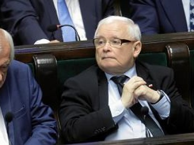 Sejm wziął się za TK. Kaczyński ma swoją teorię. 