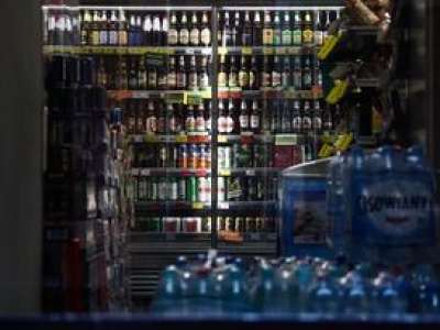 Alkohol na stacjach. Zaskakujący sondaż wśród młodych