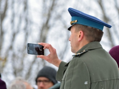 Rosjanie zakazują żołnierzom korzystać z telefonów na froncie. Żołnierze protestują