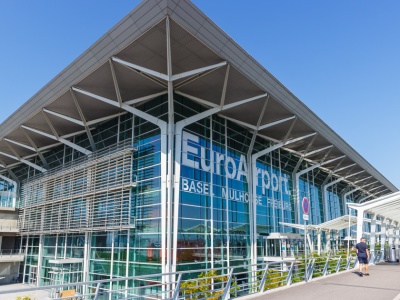 Na lotnisku EuroAiport ewakuowano pasażerów i zawieszono loty