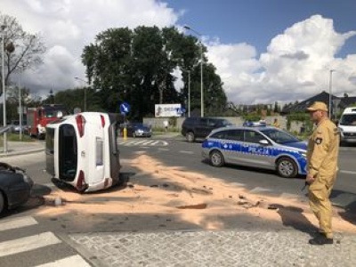 Wymusił pierwszeństwo. Uderzył prosto w nieoznakowany radiowóz