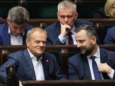 Dlaczego Tusk nie dyscyplinuje PSL-u? 