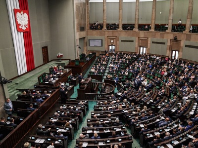 Oto najnowszy sondaż partyjny. Spora zmiana na podium