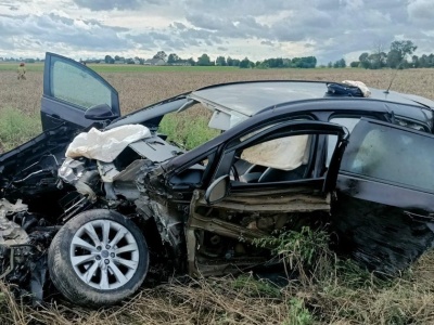 Ojciec wjechał prosto pod pociąg. Jego dzieci są w ciężkim stanie