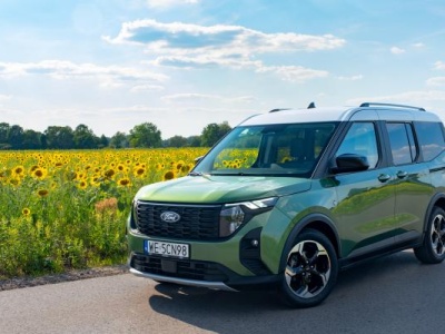 Ford Tourneo Courier sprytnie udaje samochód rodzinny. Od Was zależy, czy będzie Wam odpowiadać.