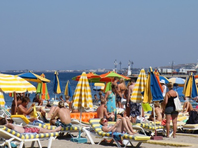 Kontrole na plażach w Grecji. Drony monitorują nielegalne zachowania