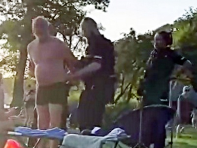 Zaskakujące sceny na plaży w Poznaniu. Policjanci wyprowadzili go w kąpielówkach