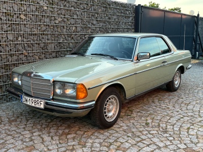 Mercedes 230 CE C123 1984 – 49500 PLN – Wrocław