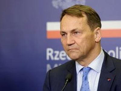 Polska uwolniła więźnia podejrzanego o szpiegostwo dla Rosji. Sikorski: Śledczy nie byli zadowoleni