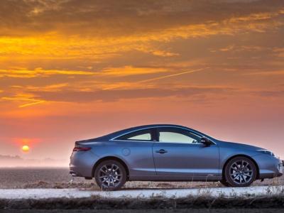 Używane Renault Laguna Coupe. Ile kosztuje na polskim rynku wtórnym? Przegląd ogłoszeń