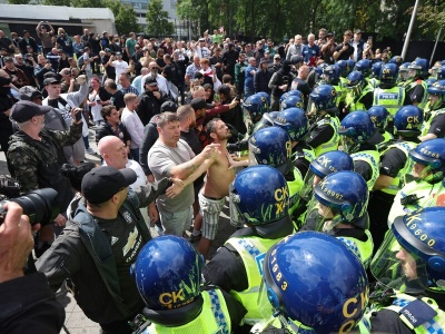 Gorąco w Wielkiej Brytanii. Antyimigranckie protesty na niespotykaną skalę