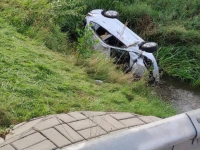 Samochód nagle wjechał do rzeki. Ośmiolatka trafiła do szpitala