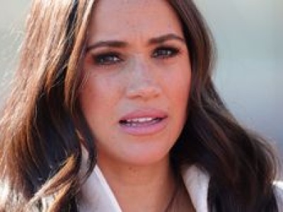 Meghan Markle w najnowszym wywiadzie cała na beżowo i biżuterii za setki tysięcy złotych