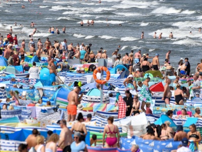 Polacy zajadają się tym na plażach. Skutki zdrowotne mogą być przerażające