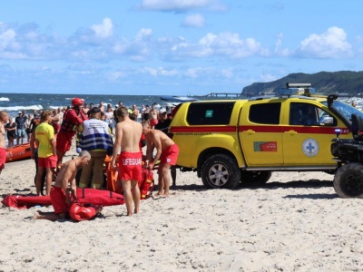 Na plaży w Międzyzdrojach morze wciągnęło ojca z synem. W Wisełce było jeszcze gorzej