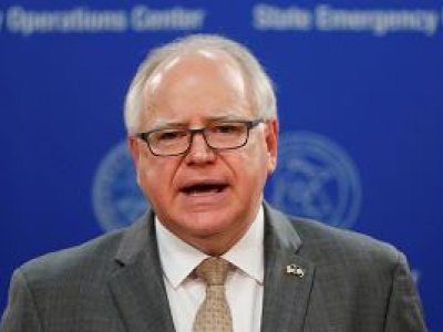 To już oficjalne. Tim Walz kandydatem na wiceprezydenta USA