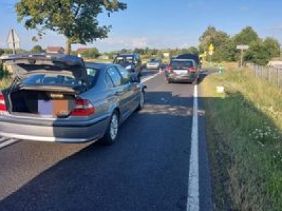 Kierowca BMW przeszarżował. Dwie osoby w szpitalu