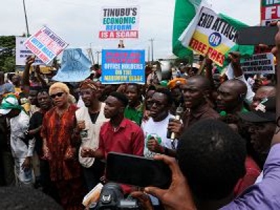 Siedmiu Polaków zatrzymanych podczas antyrządowych protestów w Nigerii. Jest reakcja MSZ