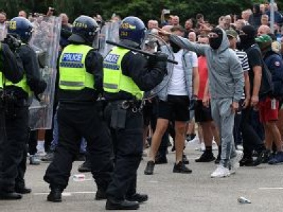 Brytyjskie służby szykują się na najgorsze. Skrajna prawica ma zorganizować ponad 100 protestów