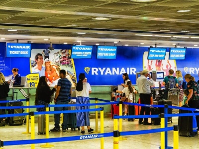 Polacy mają problem podczas odprawy Ryanair. Z tym dokumentem nie wpuszczają na pokład