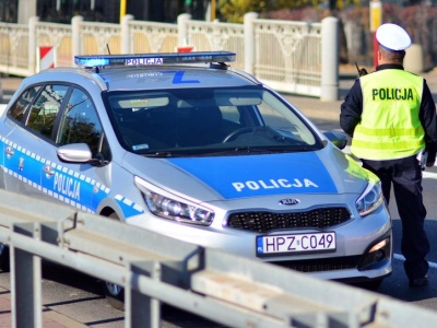 Przesiadł się na tylną kanapę, bo nie mógł prowadzić. W trakcie jazdy