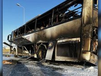 Pożar autobusu pod Warszawą. Wewnątrz kilkudziesięciu pasażerów