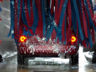 Płatne parkingi i cenniki w myjniach. Posypały się kary