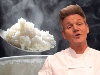 Większość z nas źle gotuje ryż, przez to staje się papkowaty i kleisty. Gordon Ramsay tłumaczy