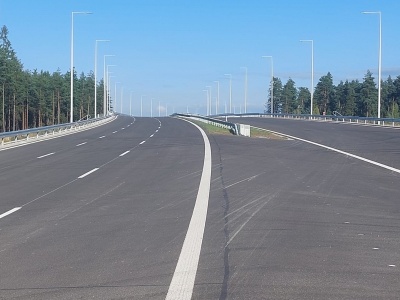 Już malują znaki na asfalcie. Koniec budowy kluczowego odcinka Zakopianki