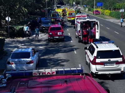 Samochód wjechał w przystanek. Groźny wypadek w Warszawie