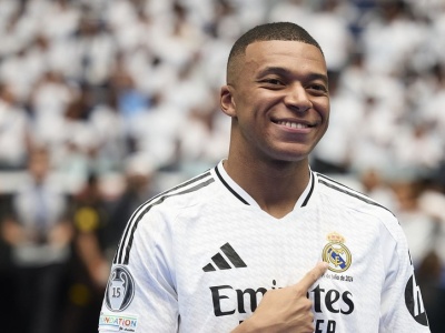 Kylian Mbappe ma miliony w garażu. Auta stoją i obrastają kurzem