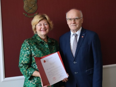 „Piękny dzień w życiu”. Nowy profesor belwederski na kieleckiej uczelni