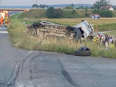 Zderzenie autokaru z busem na A4. Są ranni