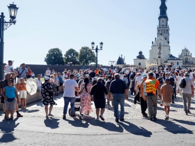 Pieszo, na rowerach, rolkach i konno. Pielgrzymi dotarli na Jasną Górę